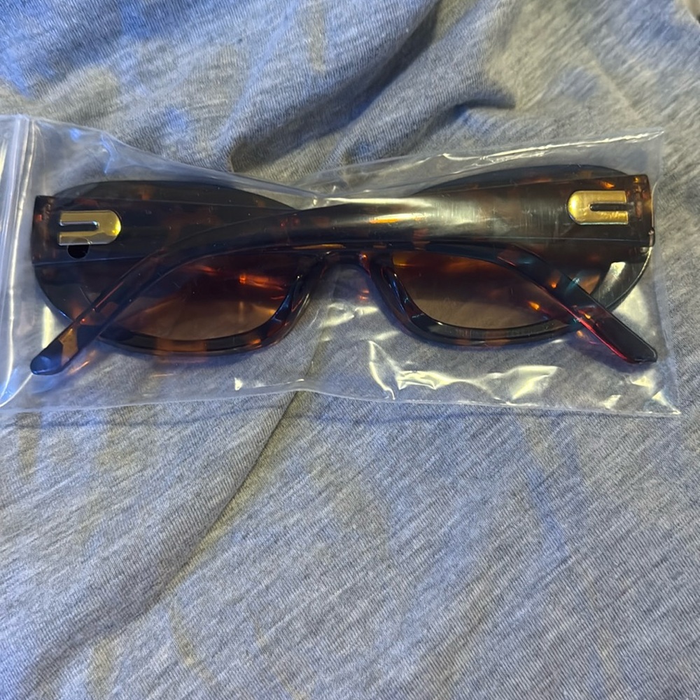 Skinny Oval Tortoiseshell Sunglasses - Picture 4 of 4